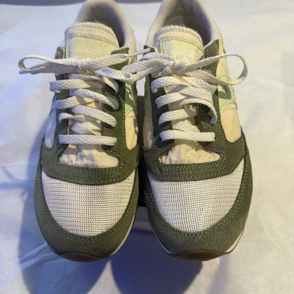 Saucony Green and Cream Sneakers - Picture 2 of 8